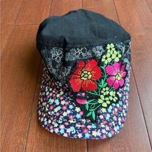 Floral‎ Embroidered Cap